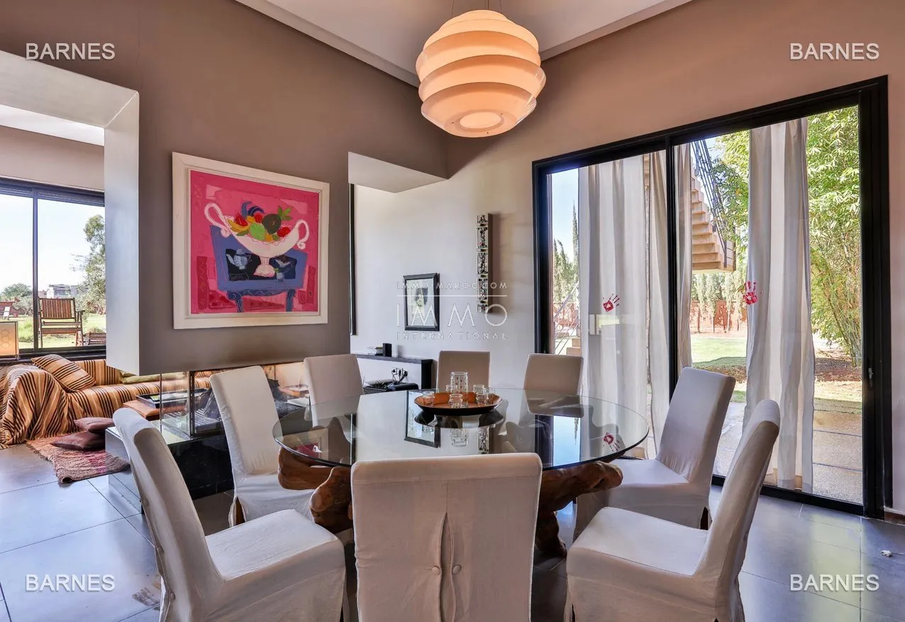 Villa d’architecte contemporaine au cœur d’une oliveraie – route de l'ourika – 5 chambres