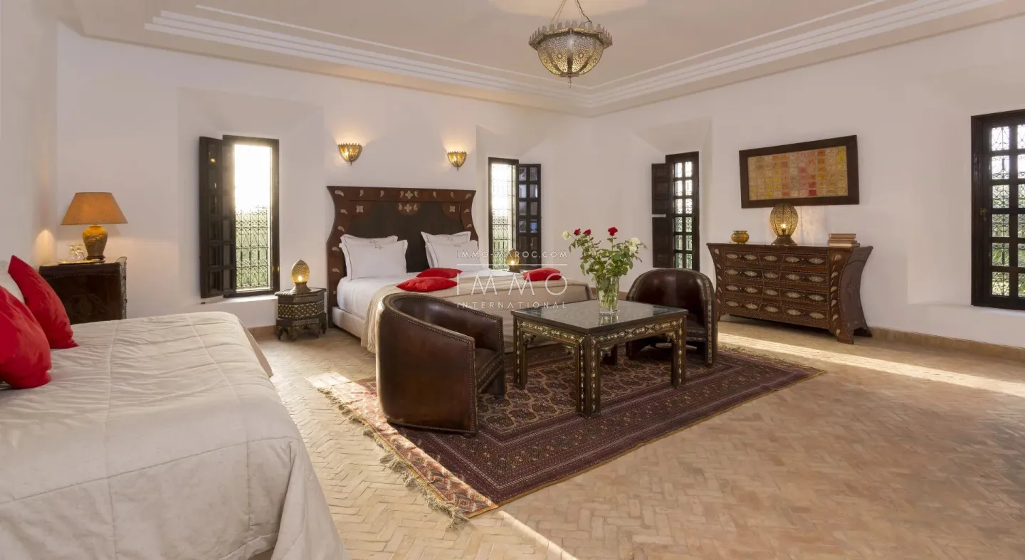 Palais d'hôtes à vendre route de fès – 11 suites – 1 500 m² – terrain 1,5 ha – en activité – vna – spa 200 m²