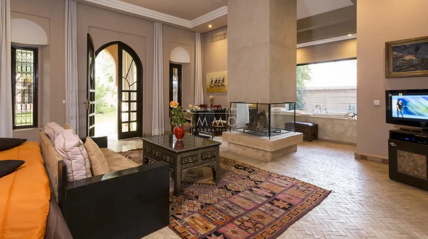 Palais d'hôtes à vendre route de fès – 11 suites – 1 500 m² – terrain 1,5 ha – en activité – vna – spa 200 m²