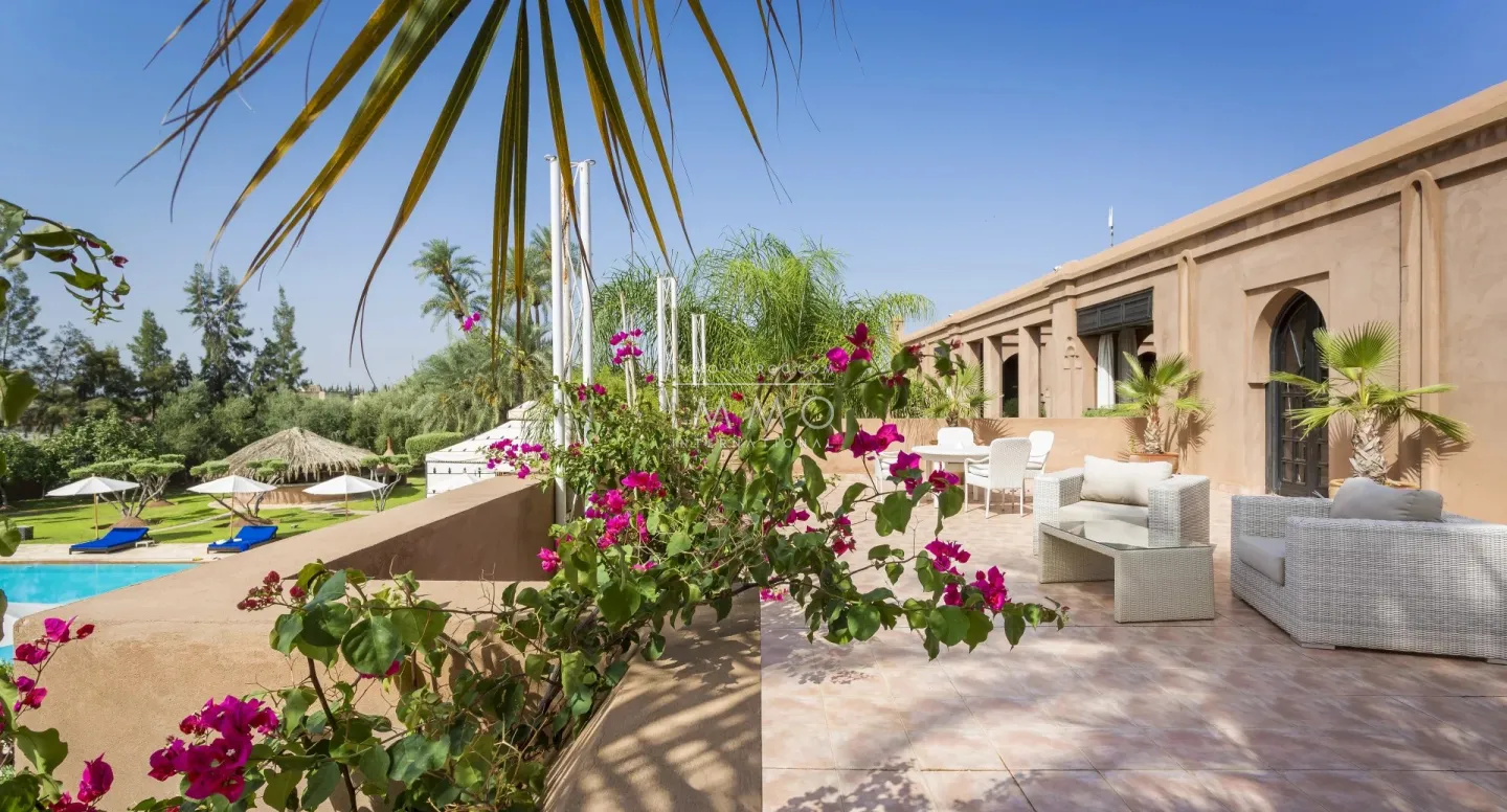 Palais d'hôtes à vendre route de fès – 11 suites – 1 500 m² – terrain 1,5 ha – en activité – vna – spa 200 m²