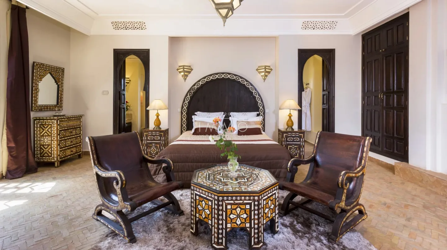 Palais d'hôtes à vendre route de fès – 11 suites – 1 500 m² – terrain 1,5 ha – en activité – vna – spa 200 m²