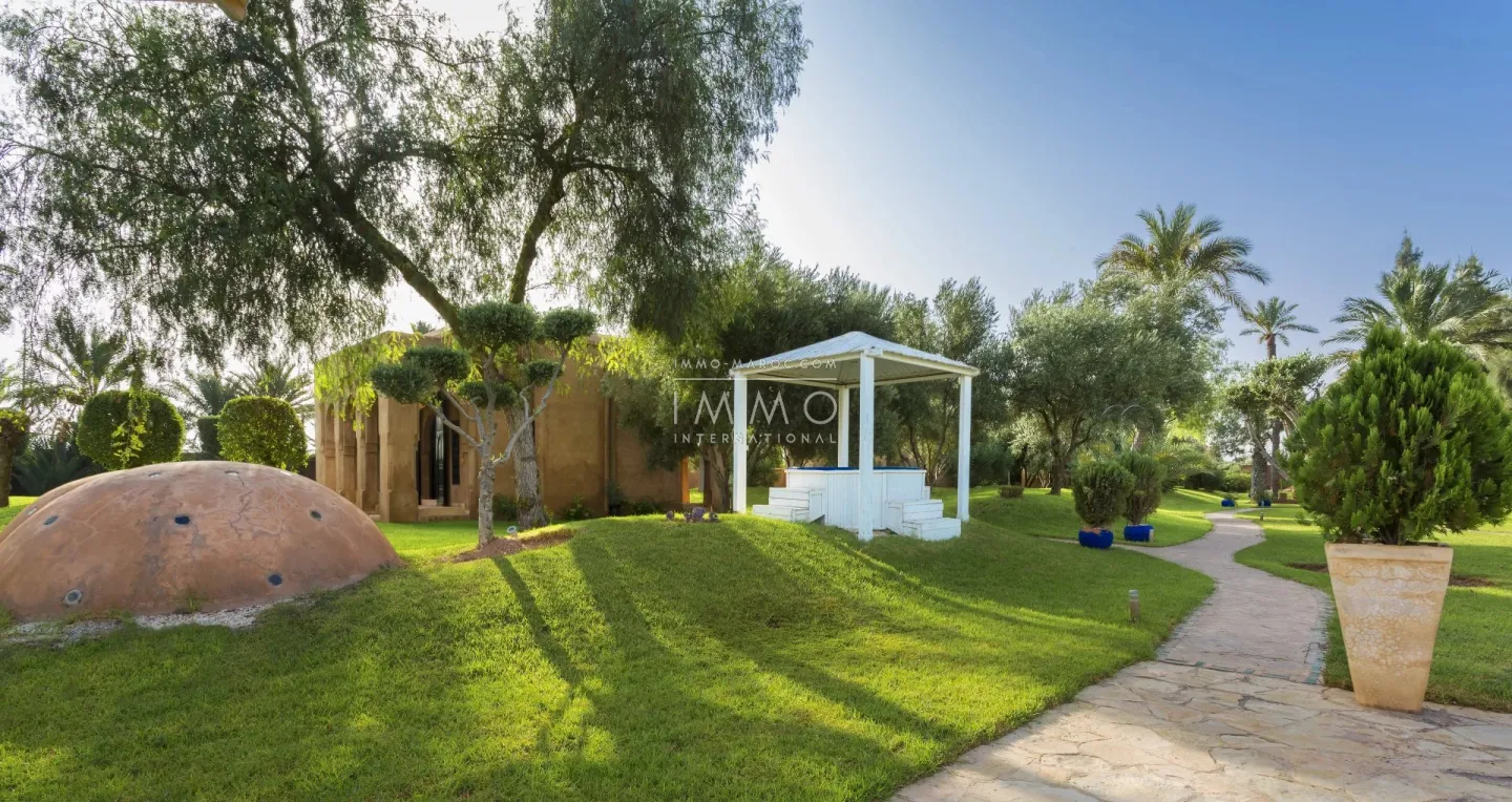 Palais d'hôtes à vendre route de fès – 11 suites – 1 500 m² – terrain 1,5 ha – en activité – vna – spa 200 m²