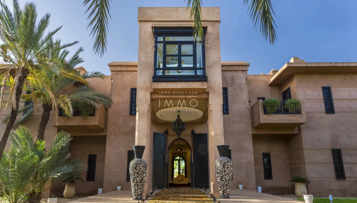 Palais d'hôtes à vendre route de fès – 11 suites – 1 500 m² – terrain 1,5 ha – en activité – vna – spa 200 m²
