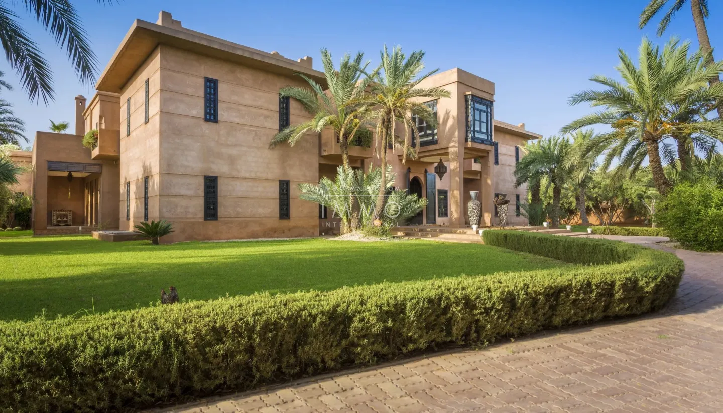 Palais d'hôtes à vendre route de fès – 11 suites – 1 500 m² – terrain 1,5 ha – en activité – vna – spa 200 m²