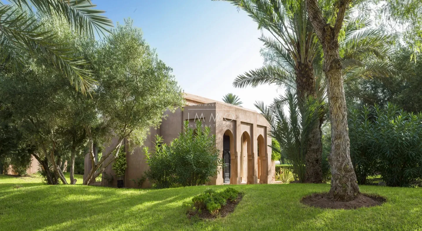 Palais d'hôtes à vendre route de fès – 11 suites – 1 500 m² – terrain 1,5 ha – en activité – vna – spa 200 m²