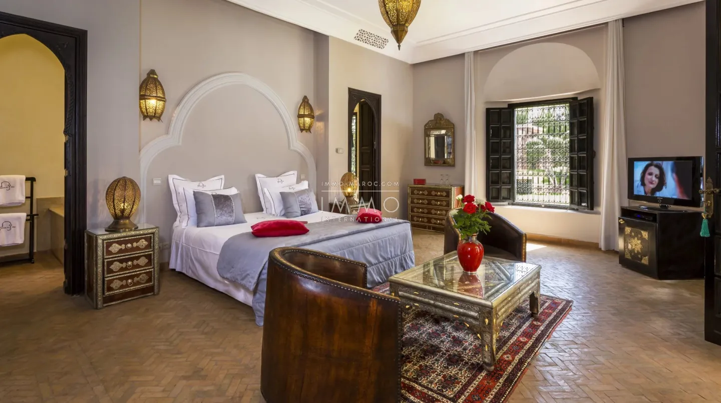 Palais d'hôtes à vendre route de fès – 11 suites – 1 500 m² – terrain 1,5 ha – en activité – vna – spa 200 m²