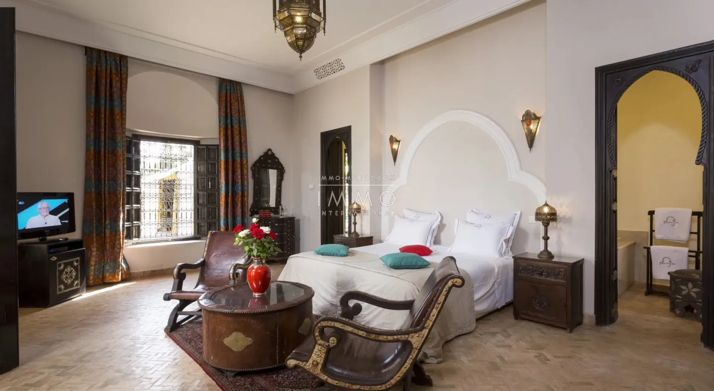 Palais d'hôtes à vendre route de fès – 11 suites – 1 500 m² – terrain 1,5 ha – en activité – vna – spa 200 m²