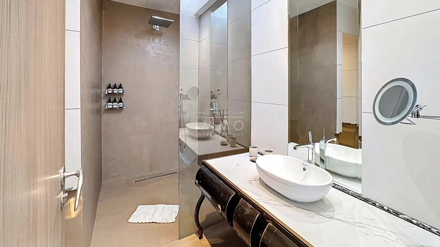 Villa à vendre route de ouarzazate – 5 suites – 750 m² – terrain 3,2 ha – vue panoramique atlas – tennis – cinéma