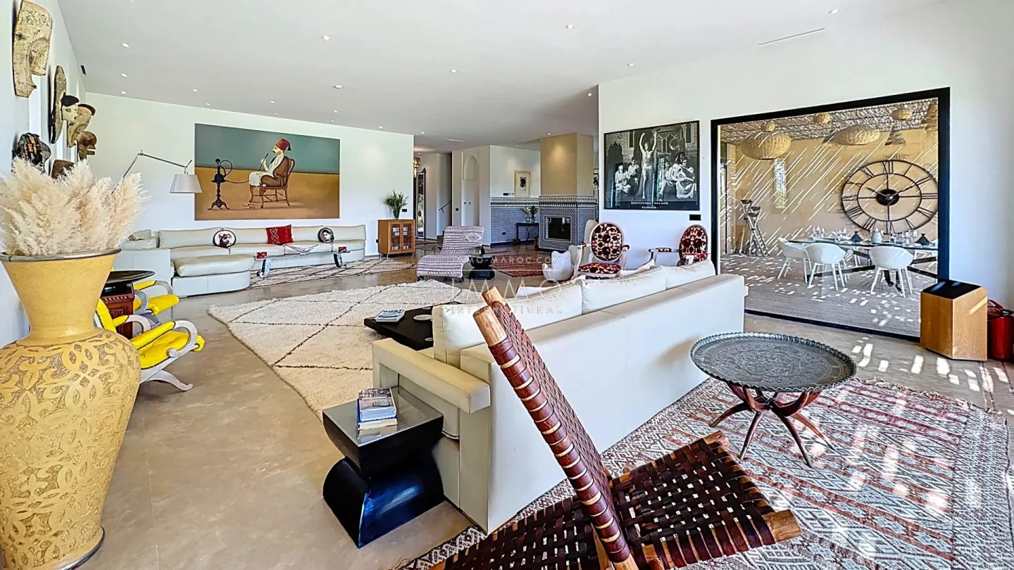 Villa à vendre route de ouarzazate – 5 suites – 750 m² – terrain 3,2 ha – vue panoramique atlas – tennis – cinéma