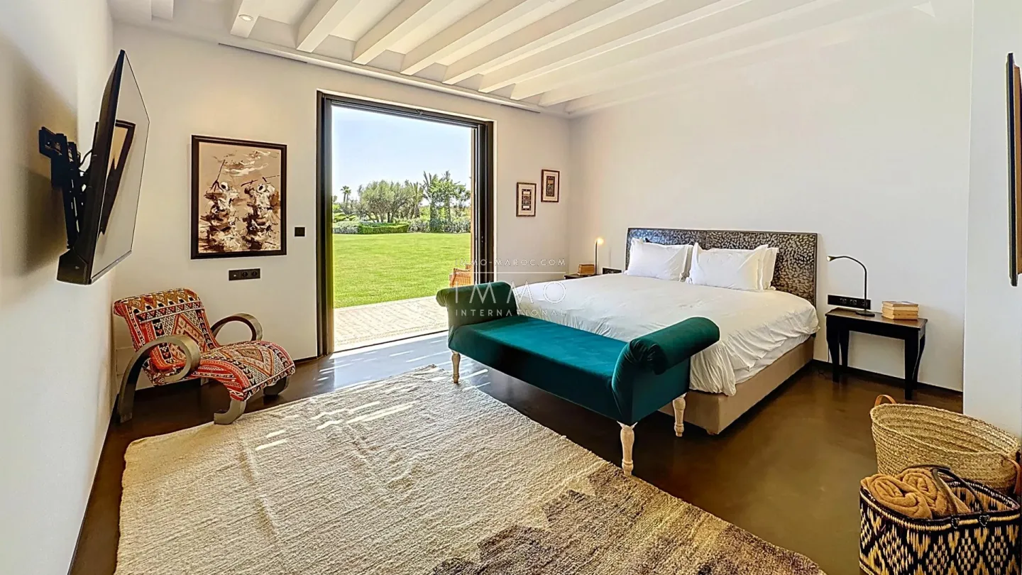 Villa à vendre route de ouarzazate – 5 suites – 750 m² – terrain 3,2 ha – vue panoramique atlas – tennis – cinéma