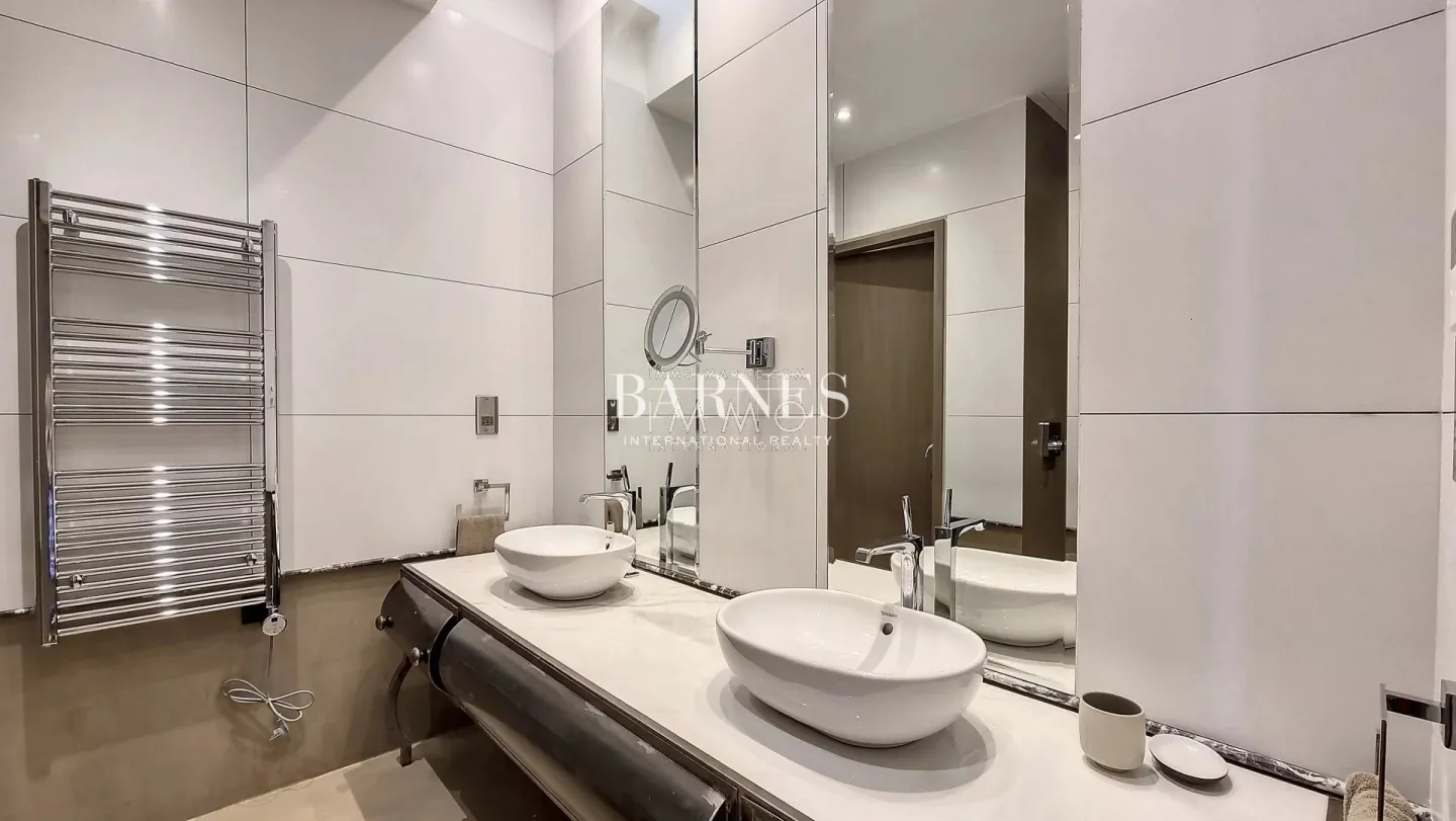 Villa à vendre route de ouarzazate – 5 suites – 750 m² – terrain 3,2 ha – vue panoramique atlas – tennis – cinéma