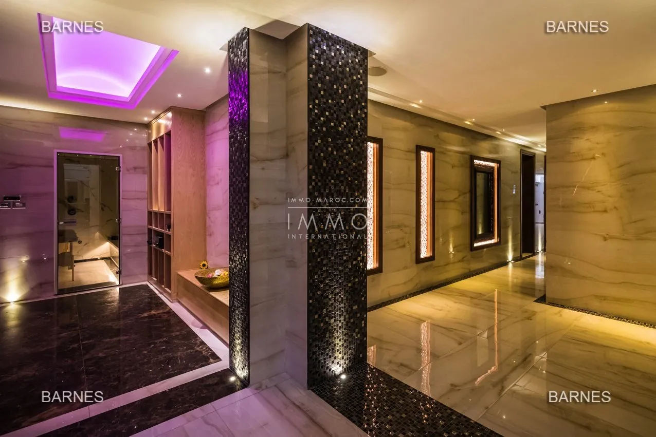 Villa à vendre golf amelkis – 6 chambres – 1 400 m² – terrain 2 200 m² – 1ère ligne golf – spa complet – vue atlas