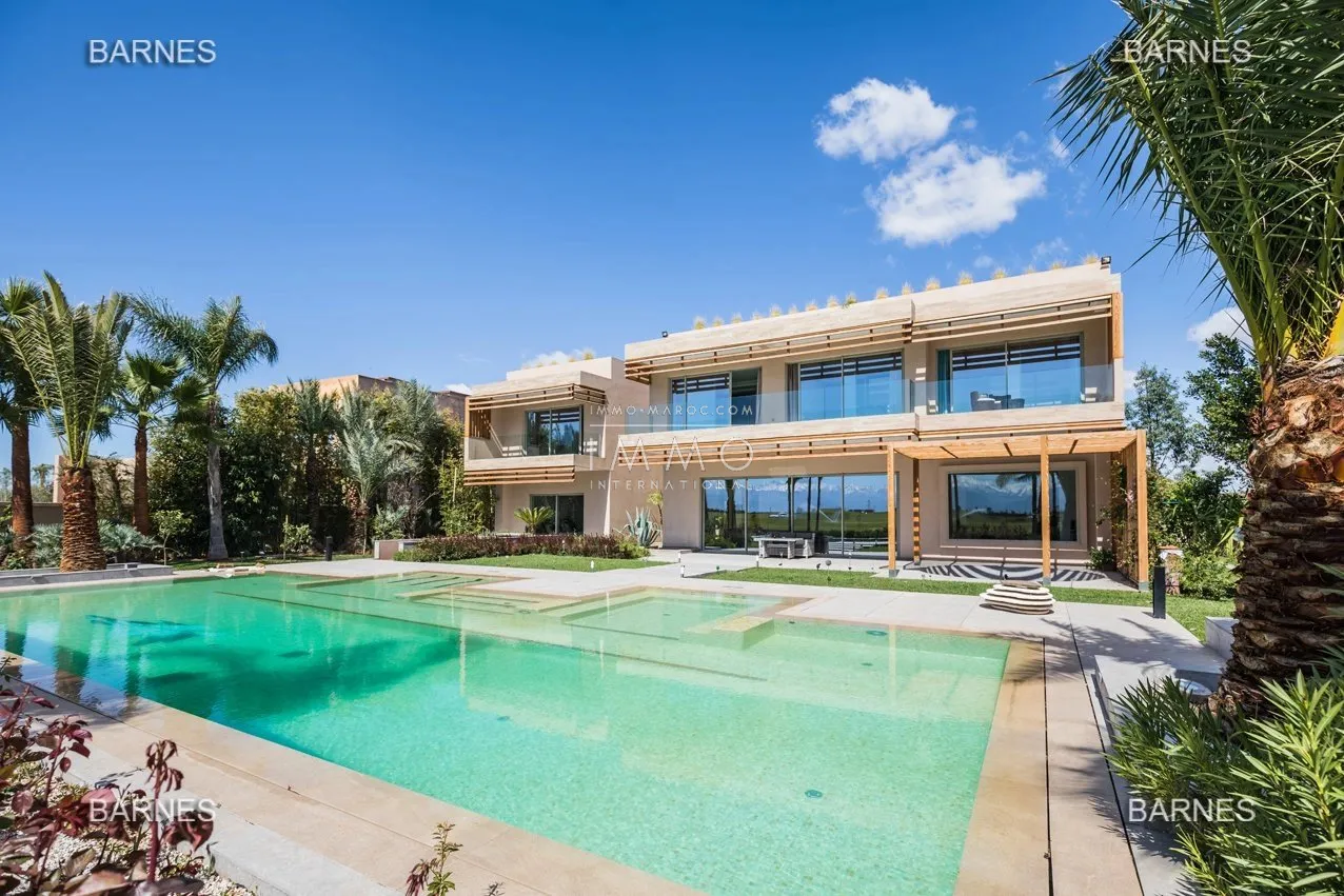 Villa à vendre golf amelkis – 6 chambres – 1 400 m² – terrain 2 200 m² – 1ère ligne golf – spa complet – vue atlas