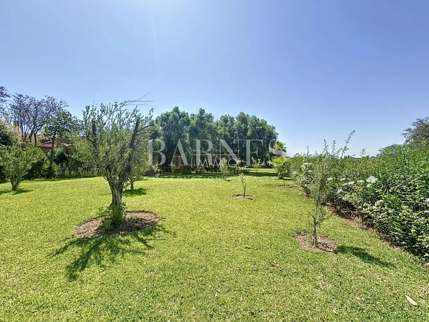 Villa à vendre golf amelkis – 9 chambres – 800 m² – terrain 3 300 m² – 1ère ligne – architecte elie mouyal – borj traditionnel