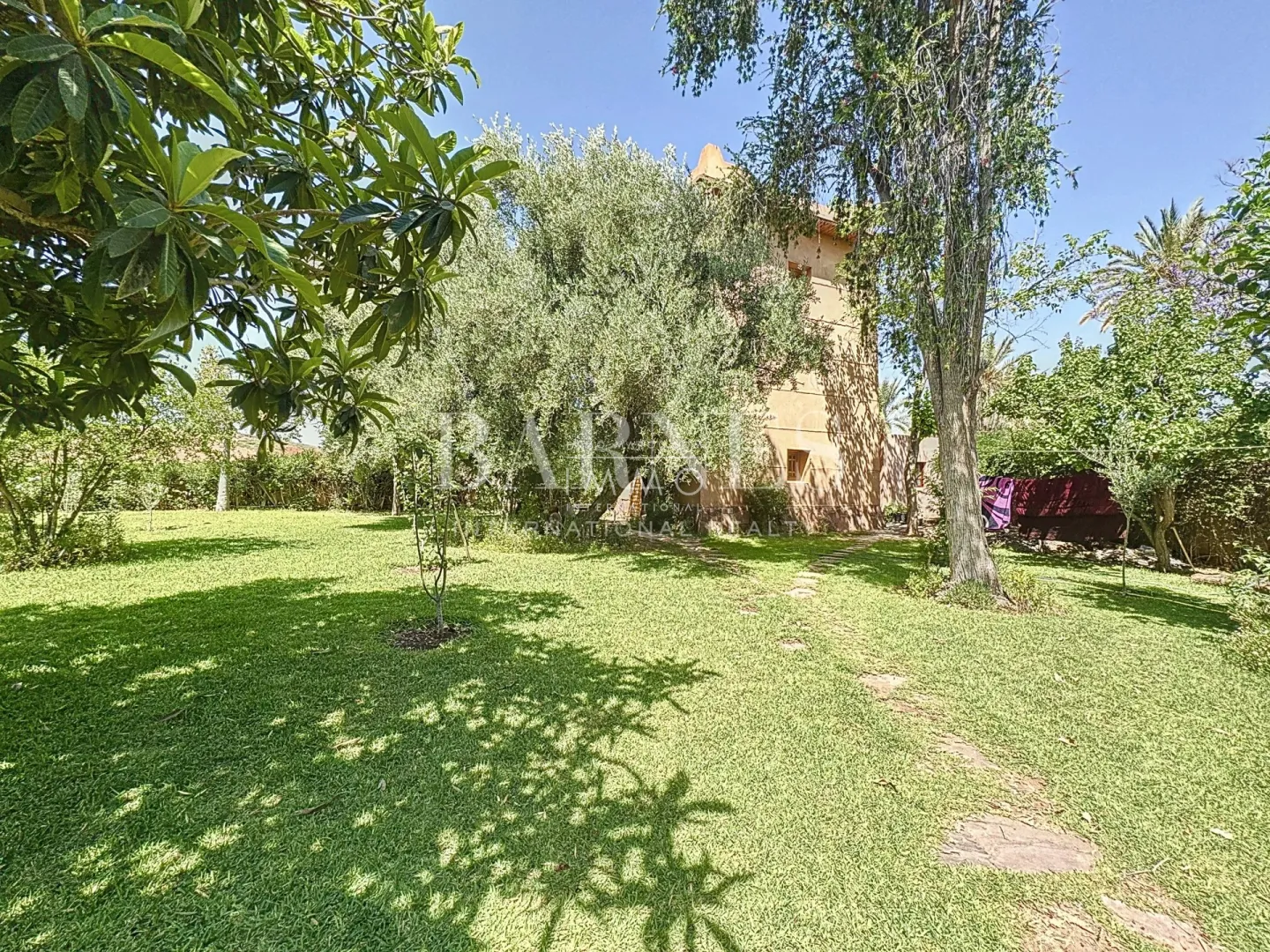 Villa à vendre golf amelkis – 9 chambres – 800 m² – terrain 3 300 m² – 1ère ligne – architecte elie mouyal – borj traditionnel