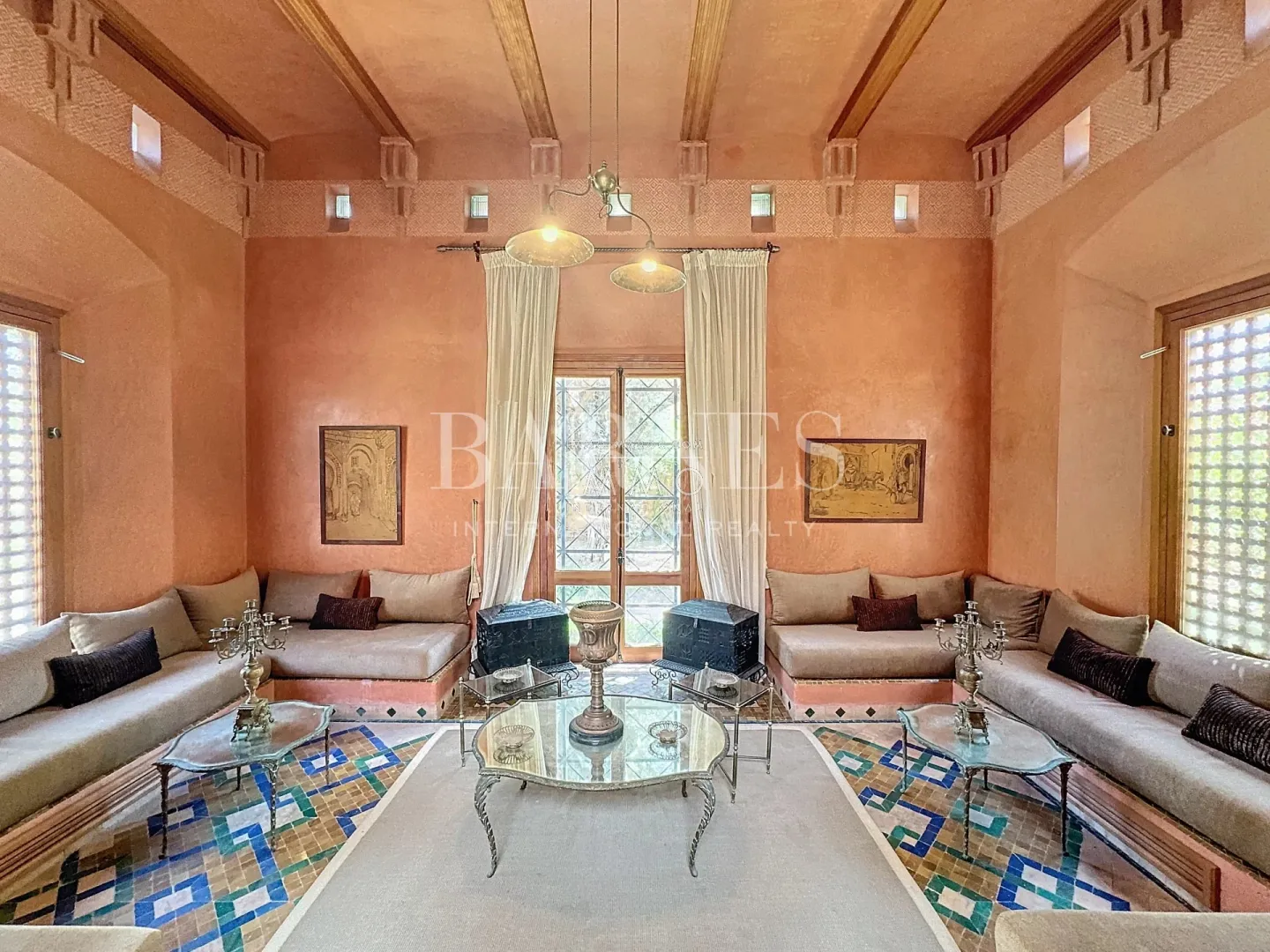 Villa à vendre golf amelkis – 9 chambres – 800 m² – terrain 3 300 m² – 1ère ligne – architecte elie mouyal – borj traditionnel