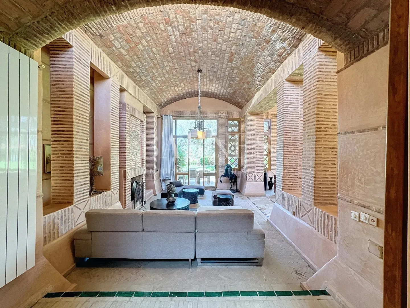 Villa à vendre golf amelkis – 9 chambres – 800 m² – terrain 3 300 m² – 1ère ligne – architecte elie mouyal – borj traditionnel