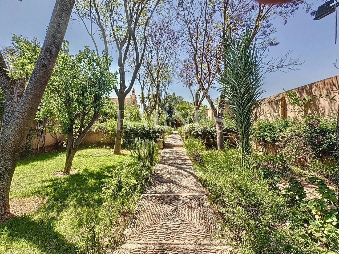 Villa à vendre golf amelkis – 9 chambres – 800 m² – terrain 3 300 m² – 1ère ligne – architecte elie mouyal – borj traditionnel