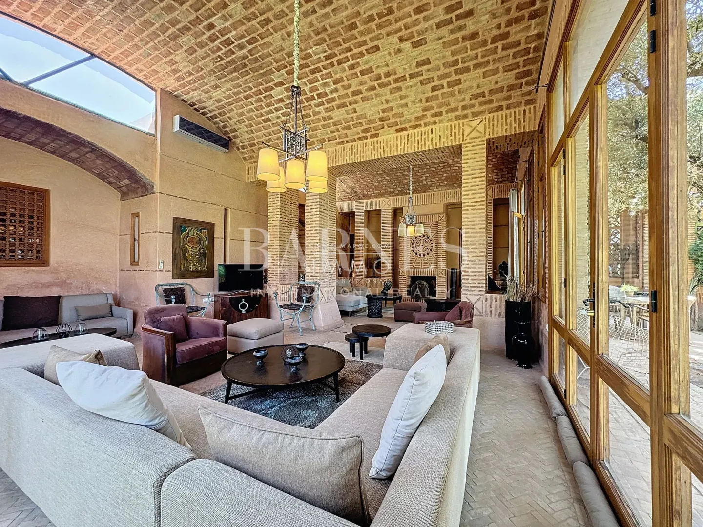 Villa à vendre golf amelkis – 9 chambres – 800 m² – terrain 3 300 m² – 1ère ligne – architecte elie mouyal – borj traditionnel