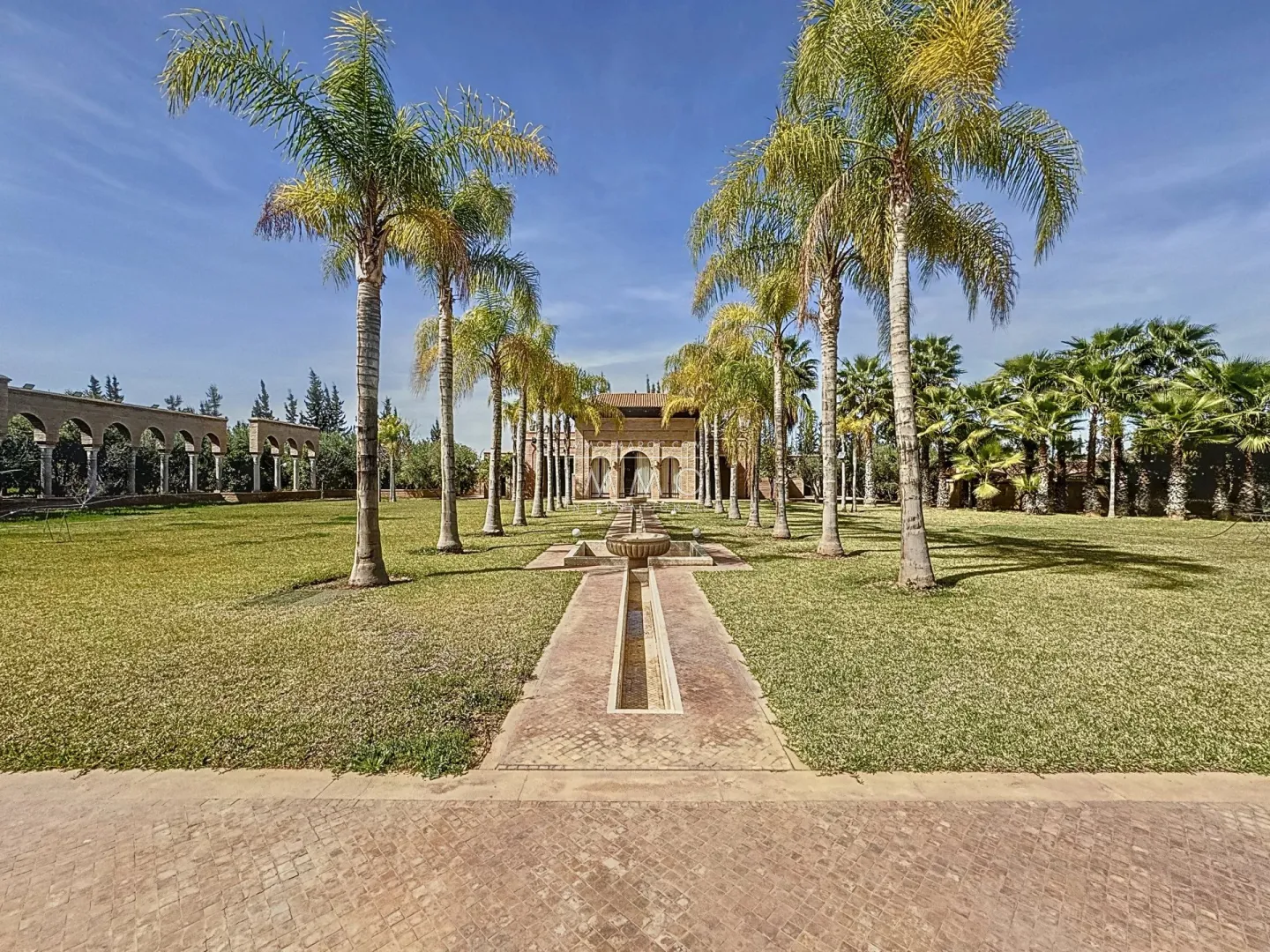 Propriété à vendre à sidi abdellah ghiat marrakech – 8 suites – 2 455 m² – terrain 30 932 m²