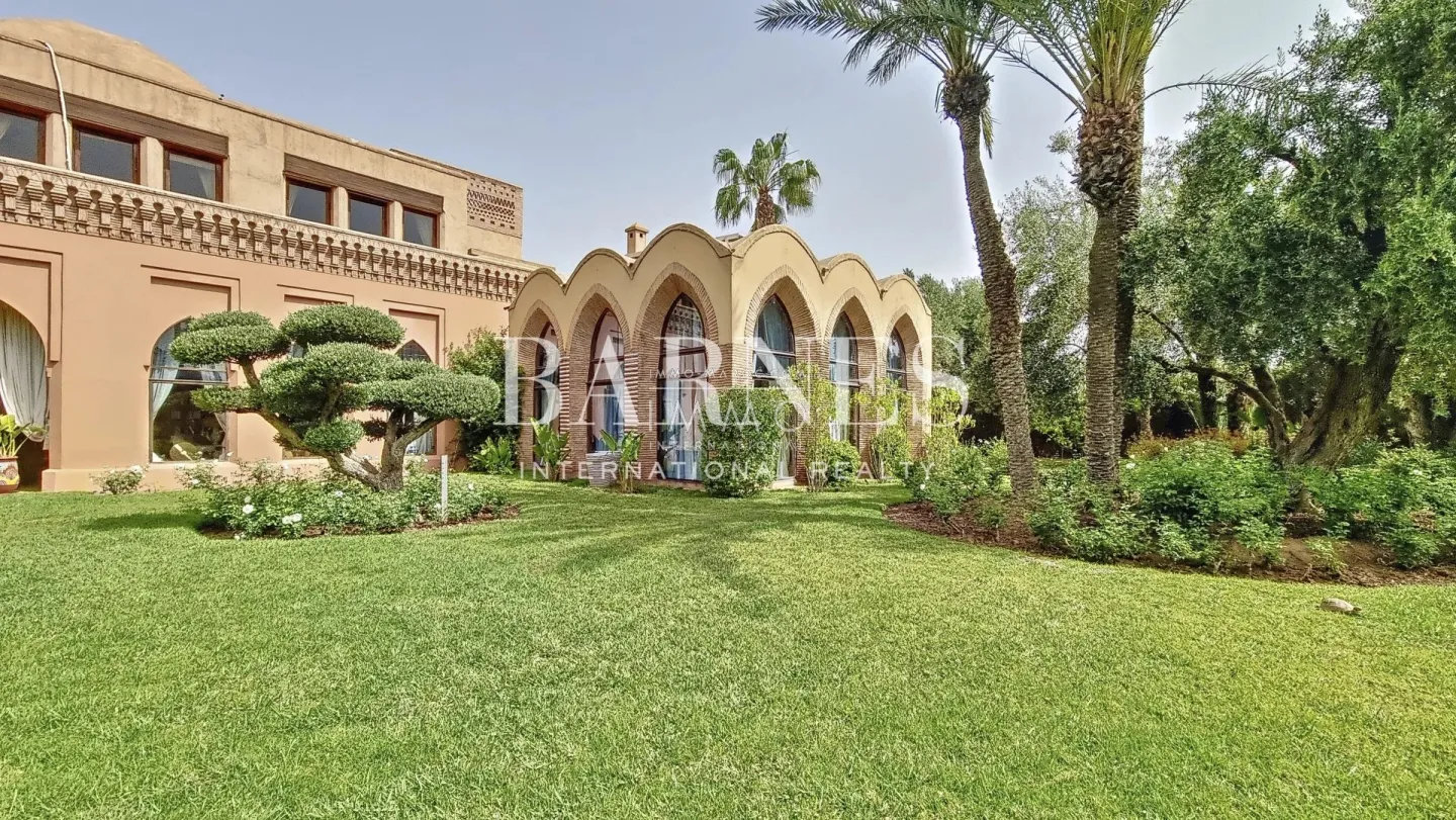 Propriété d’exception en front de golf à vendre – amelkis 1 – emplacement rare