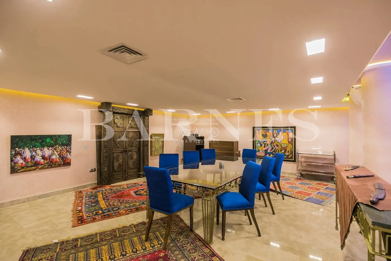 Superbe palais de prestige à la palmeraie – dar tounsi – 8 suites – parc de 1 hectare