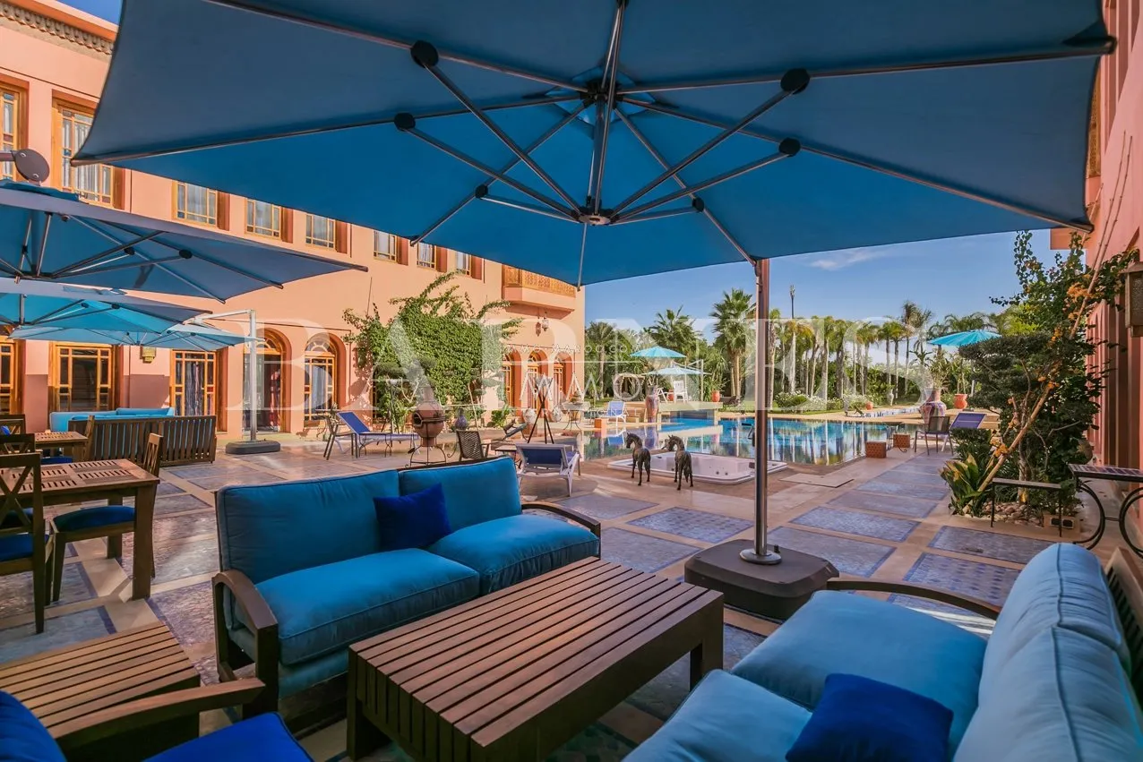 Superbe palais de prestige à la palmeraie – dar tounsi – 8 suites – parc de 1 hectare