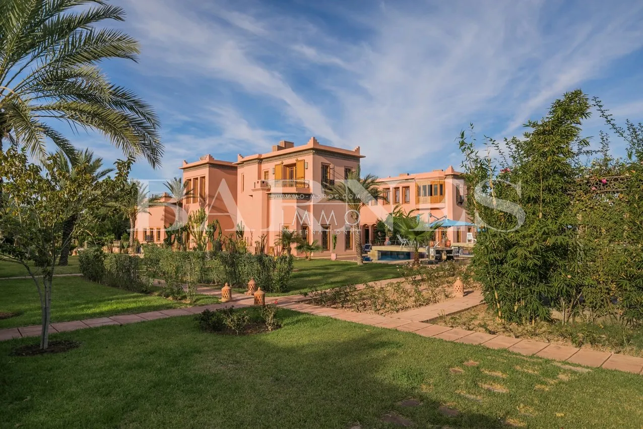 Superbe palais de prestige à la palmeraie – dar tounsi – 8 suites – parc de 1 hectare