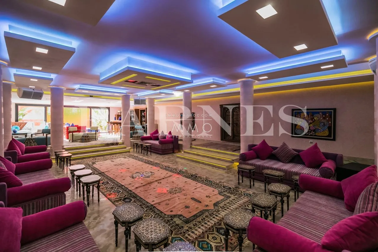 Superbe palais de prestige à la palmeraie – dar tounsi – 8 suites – parc de 1 hectare