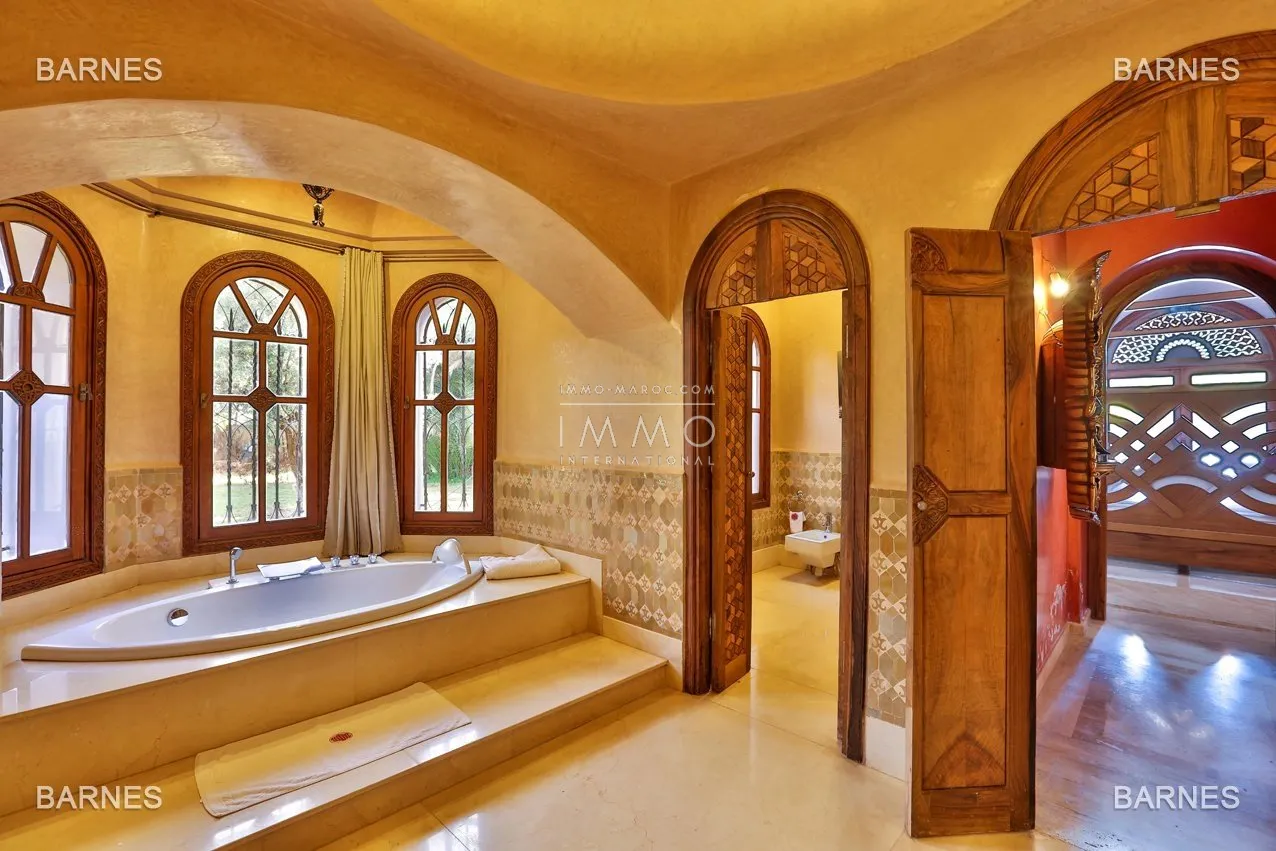 Propriété de majesté à la palmeraie – volumes monumentaux – parc luxuriant d’un hectare