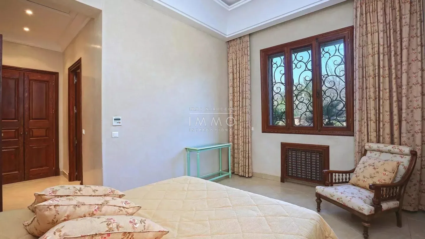 Villa à vendre palmeraie – 10 chambres – 1 200 m² – terrain 1 ha – architecture coloniale & marocaine – parc luxuriant