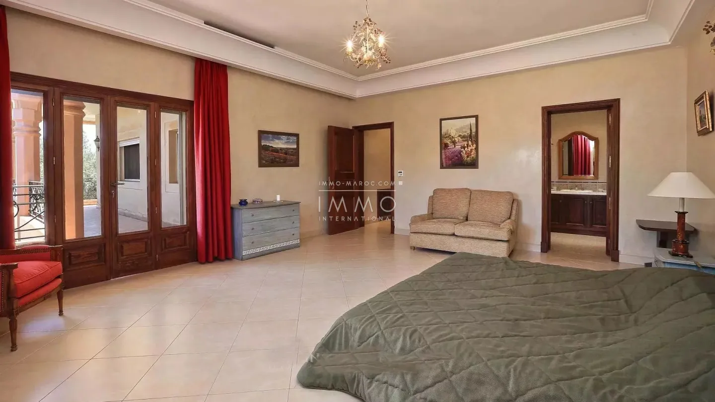 Villa à vendre palmeraie – 10 chambres – 1 200 m² – terrain 1 ha – architecture coloniale & marocaine – parc luxuriant