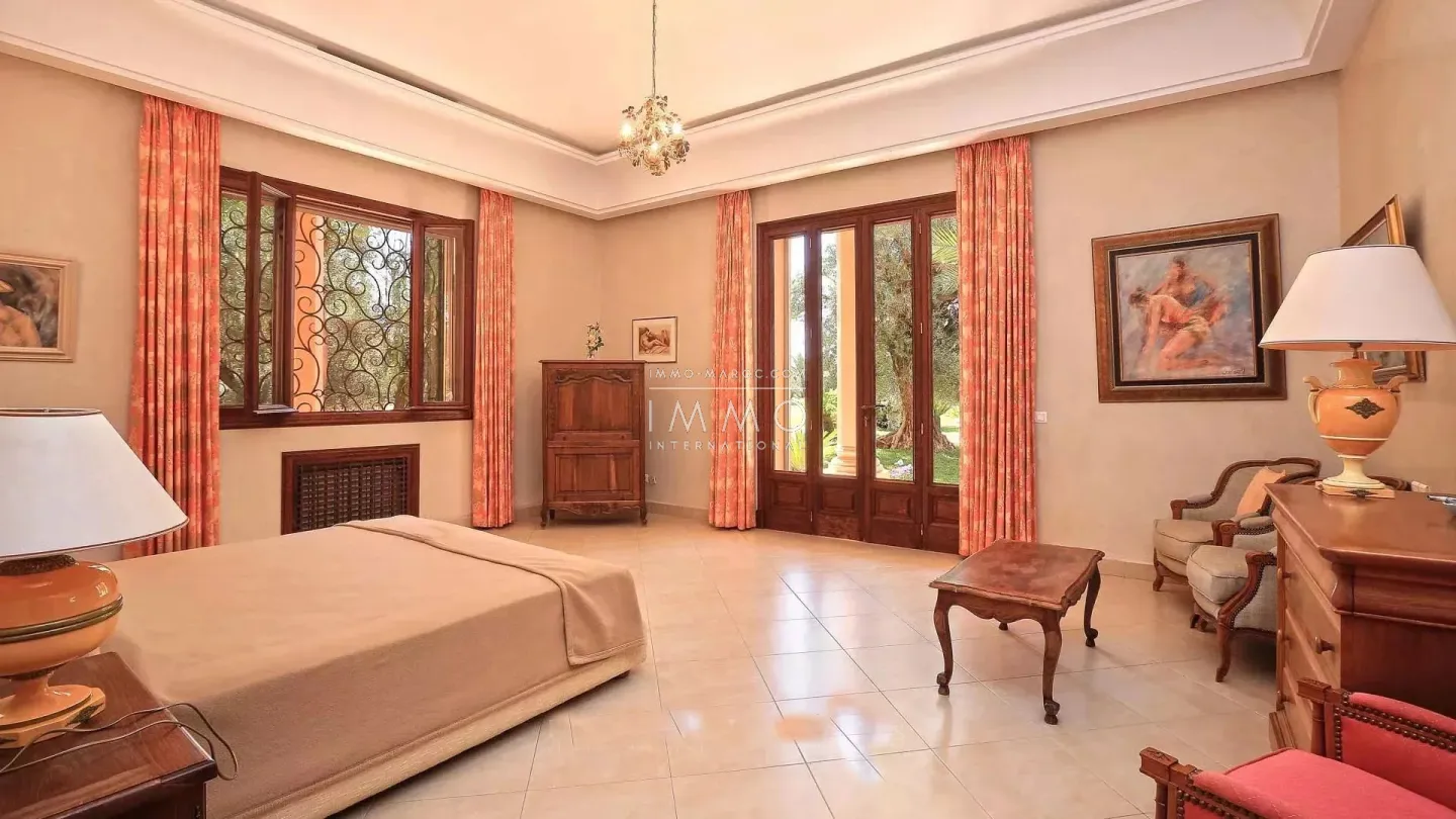 Villa à vendre palmeraie – 10 chambres – 1 200 m² – terrain 1 ha – architecture coloniale & marocaine – parc luxuriant