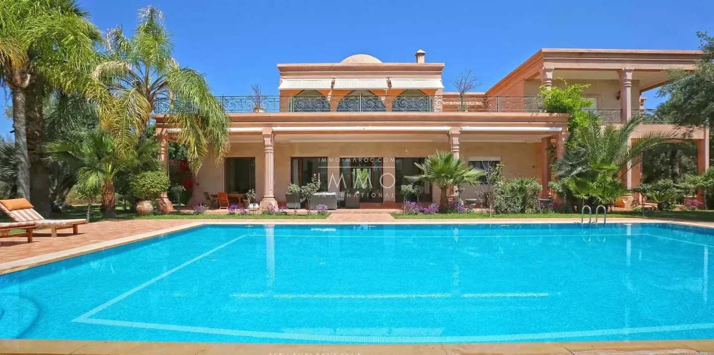 Villa à vendre palmeraie – 10 chambres – 1 200 m² – terrain 1 ha – architecture coloniale & marocaine – parc luxuriant
