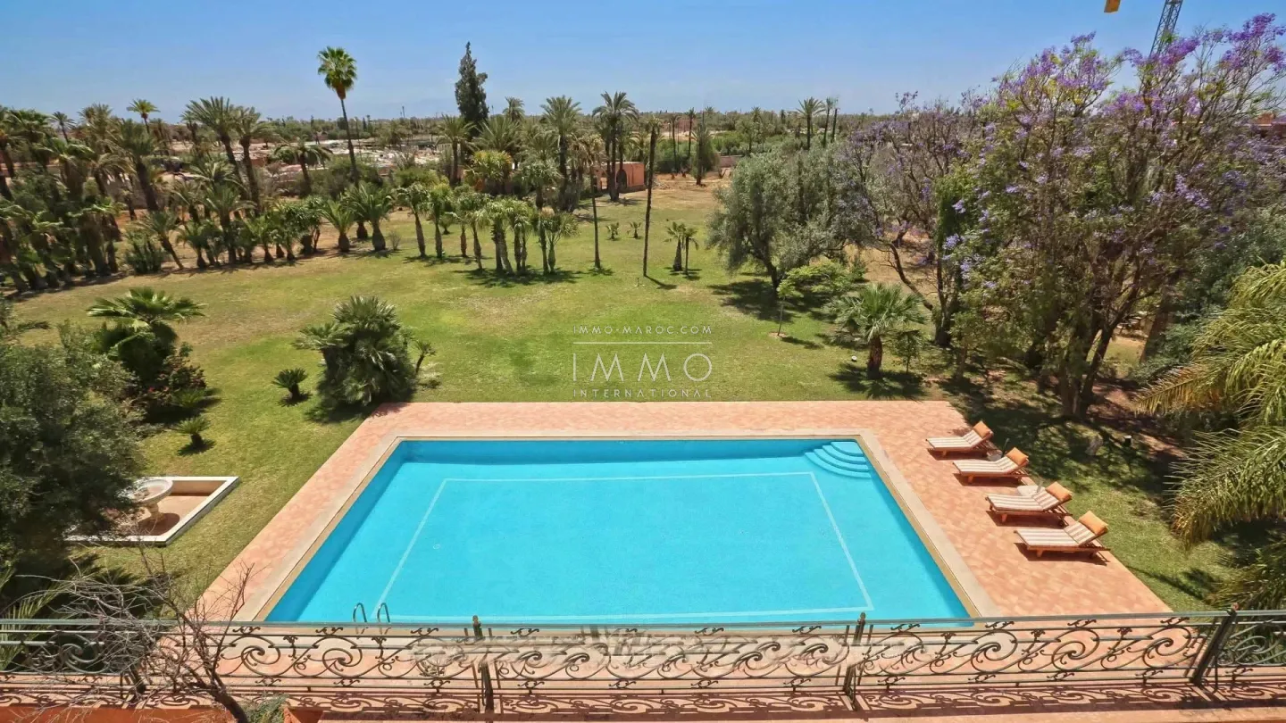 Villa à vendre palmeraie – 10 chambres – 1 200 m² – terrain 1 ha – architecture coloniale & marocaine – parc luxuriant