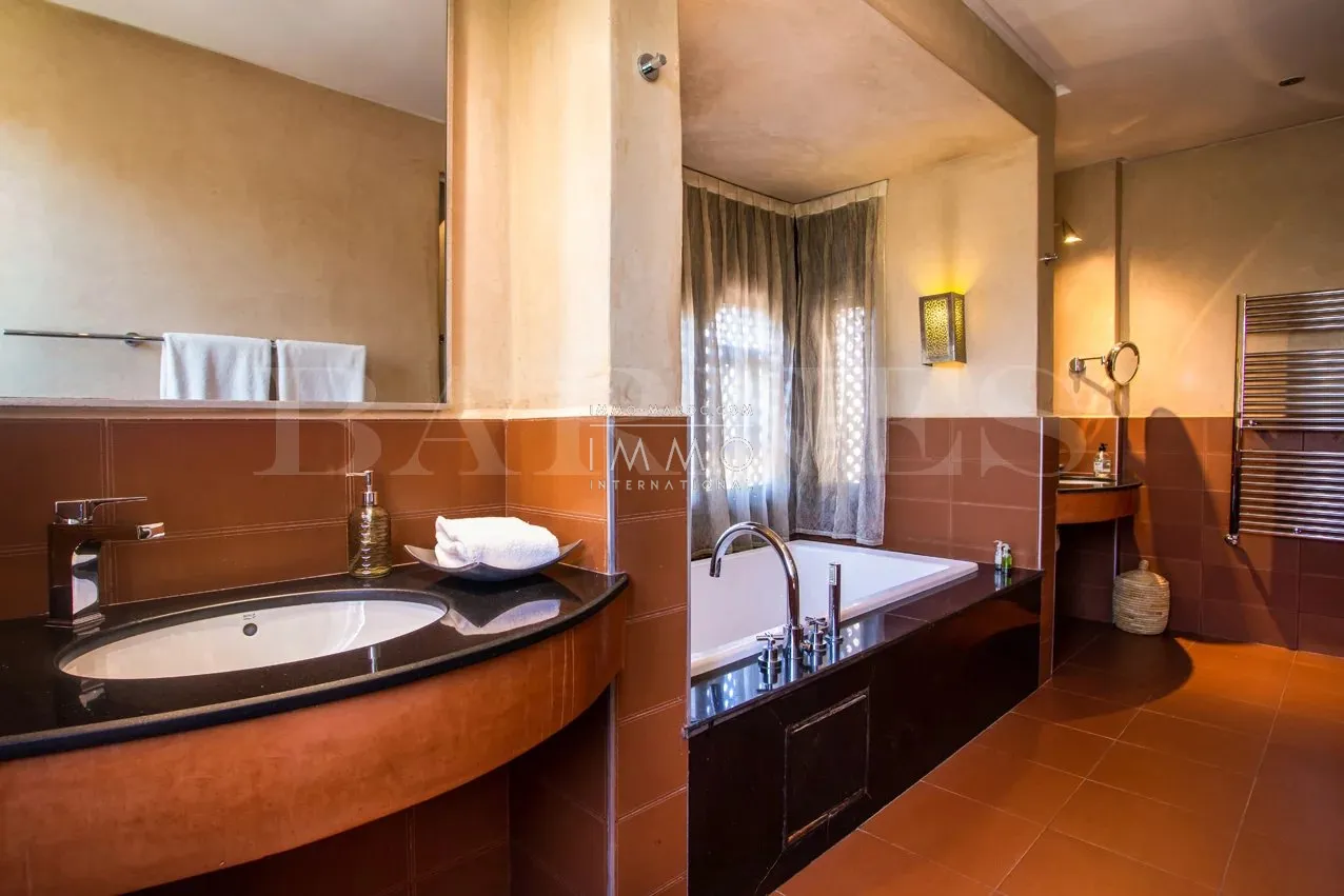 Palais d’hôtes d’exception à vendre – palmeraie – 19 suites – domaine de 2,2 hectares