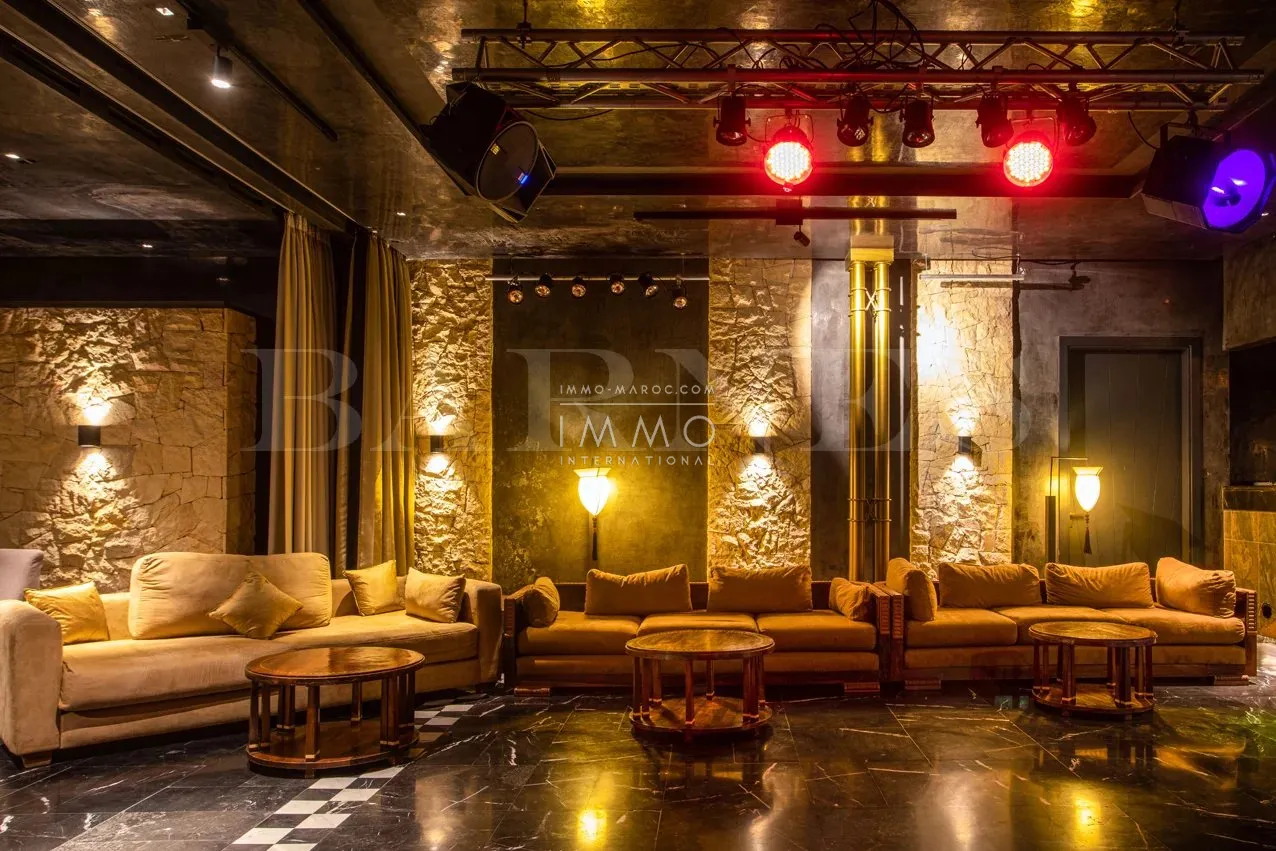 Palais d’hôtes d’exception à vendre – palmeraie – 19 suites – domaine de 2,2 hectares