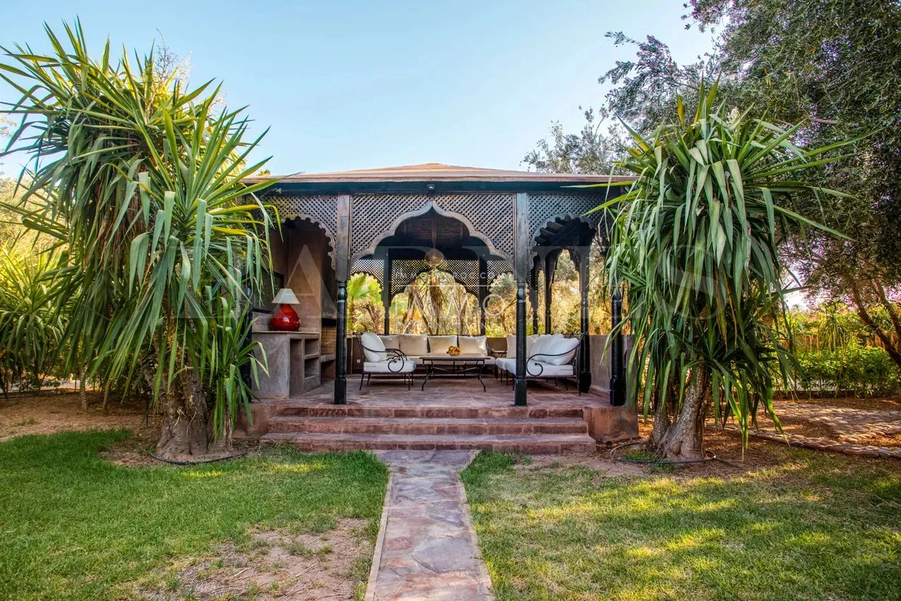 Palais d’hôtes d’exception à vendre – palmeraie – 19 suites – domaine de 2,2 hectares