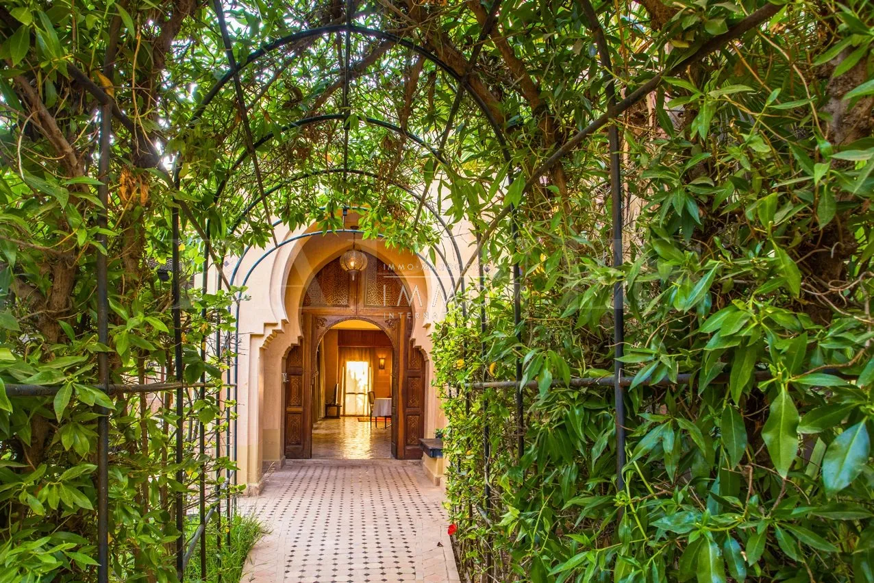 Palais d’hôtes d’exception à vendre – palmeraie – 19 suites – domaine de 2,2 hectares