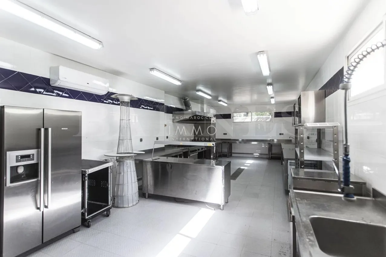 Palais d’hôtes d’exception à vendre – palmeraie – 19 suites – domaine de 2,2 hectares