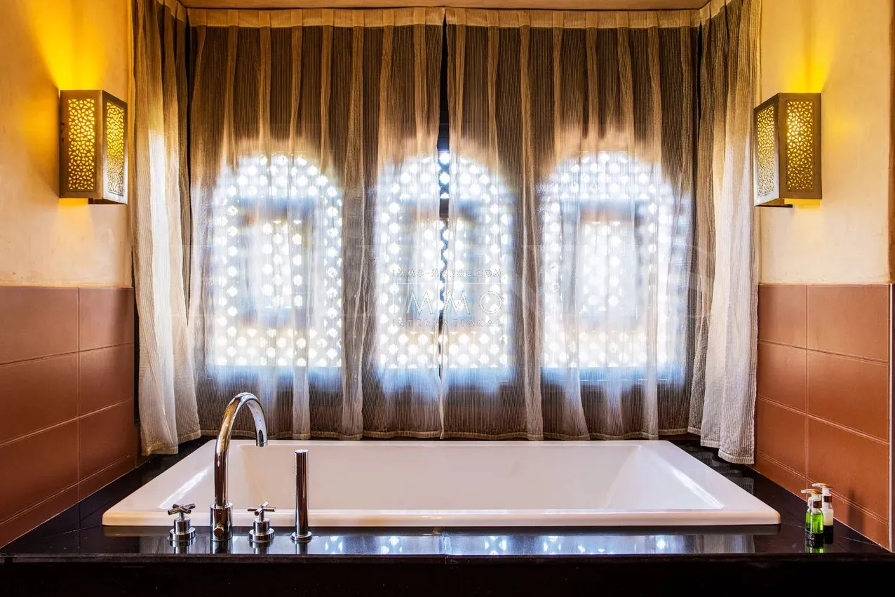 Palais d’hôtes d’exception à vendre – palmeraie – 19 suites – domaine de 2,2 hectares