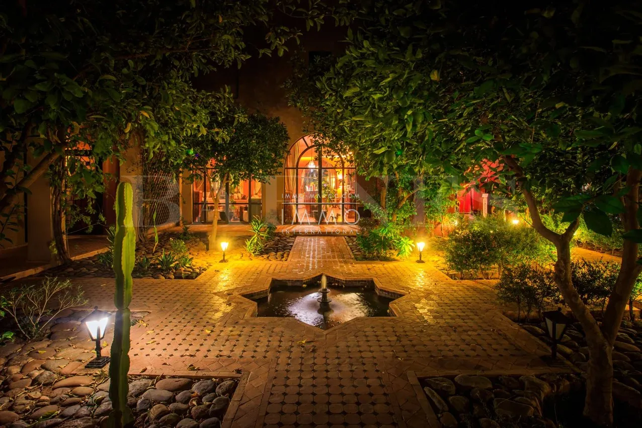 Palais d’hôtes d’exception à vendre – palmeraie – 19 suites – domaine de 2,2 hectares