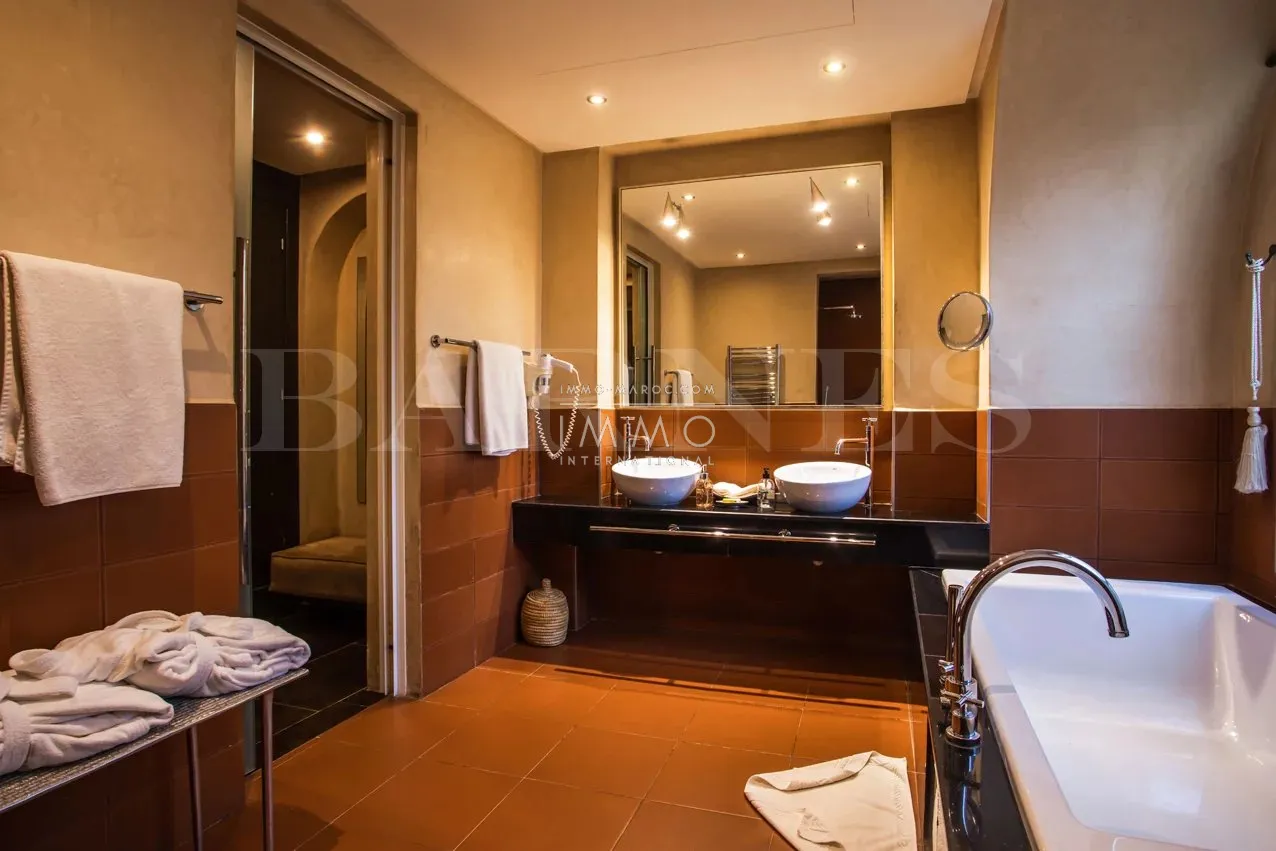 Palais d’hôtes d’exception à vendre – palmeraie – 19 suites – domaine de 2,2 hectares