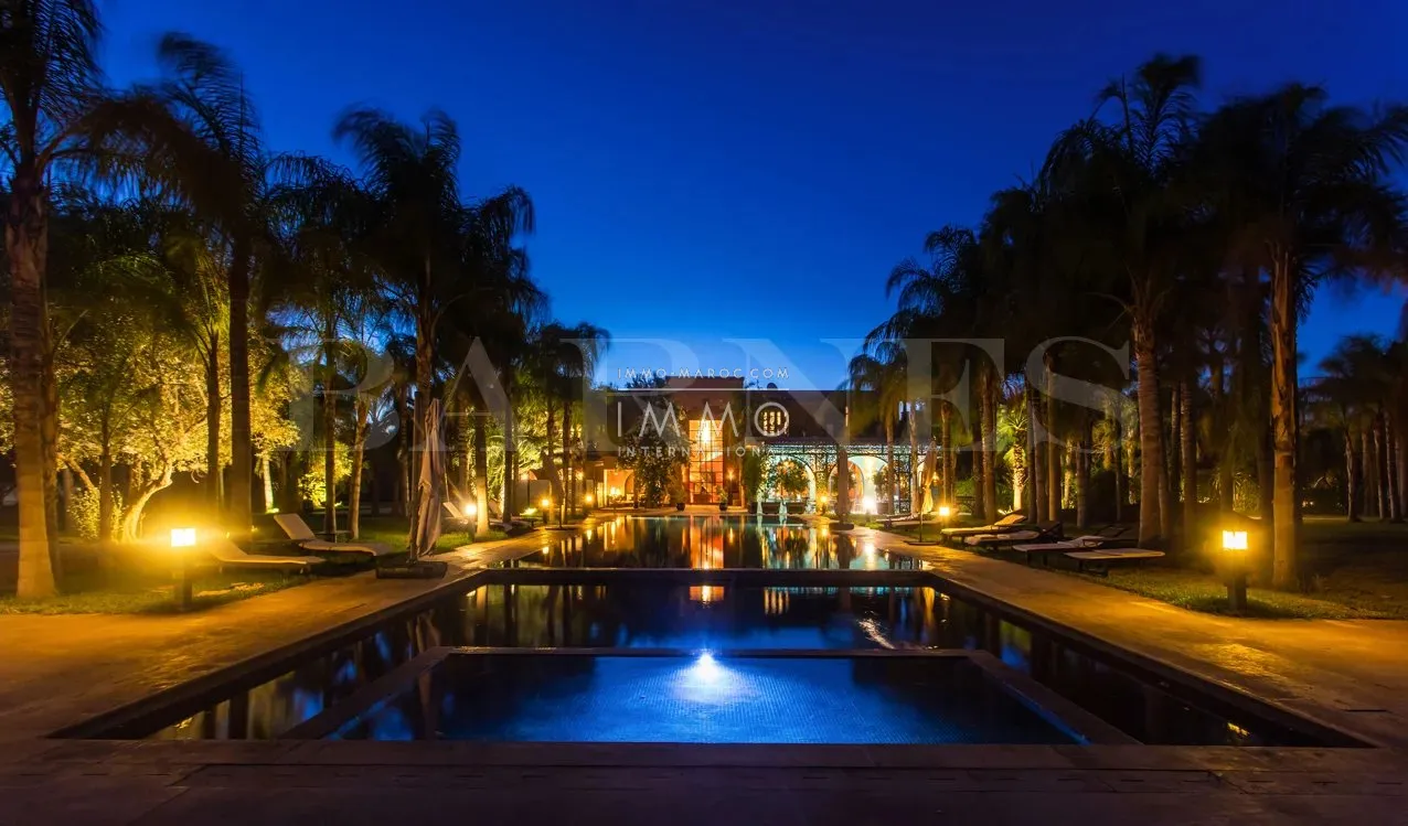 Palais d’hôtes d’exception à vendre – palmeraie – 19 suites – domaine de 2,2 hectares