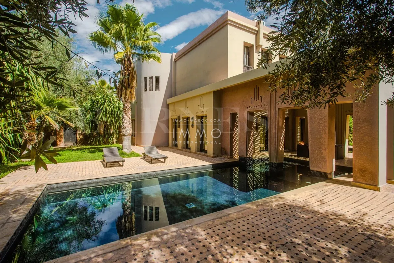 Palais d’hôtes d’exception à vendre – palmeraie – 19 suites – domaine de 2,2 hectares