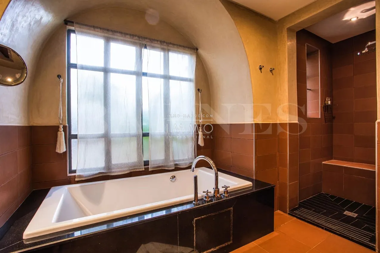 Palais d’hôtes d’exception à vendre – palmeraie – 19 suites – domaine de 2,2 hectares