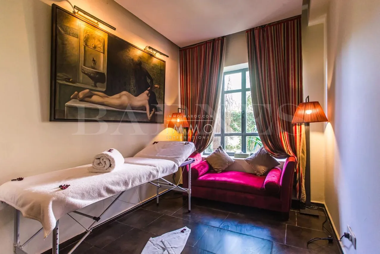 Palais d’hôtes d’exception à vendre – palmeraie – 19 suites – domaine de 2,2 hectares