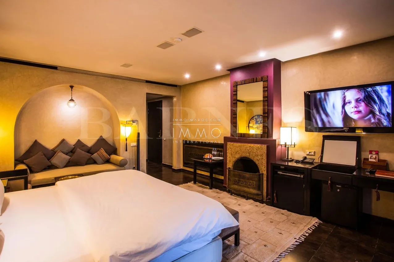 Palais d’hôtes d’exception à vendre – palmeraie – 19 suites – domaine de 2,2 hectares