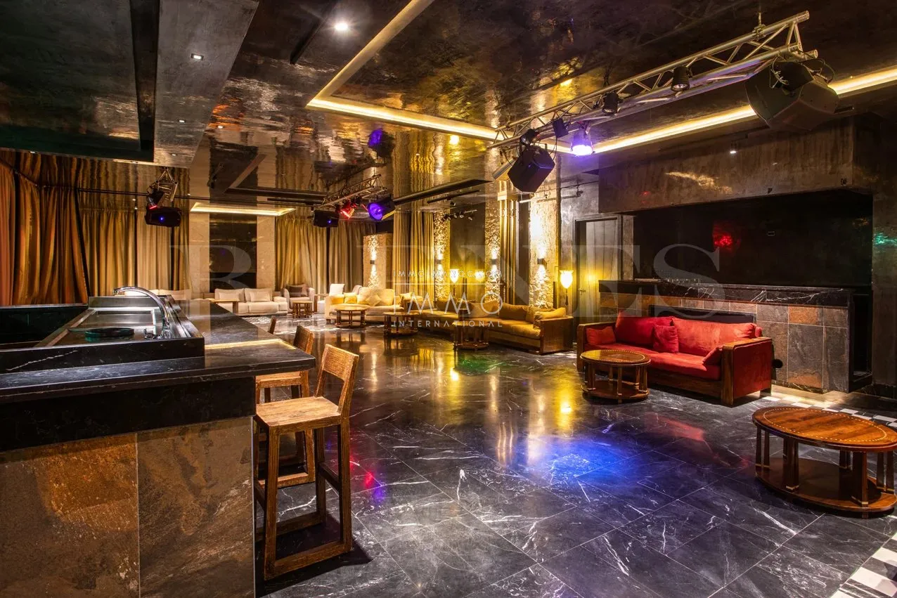 Palais d’hôtes d’exception à vendre – palmeraie – 19 suites – domaine de 2,2 hectares