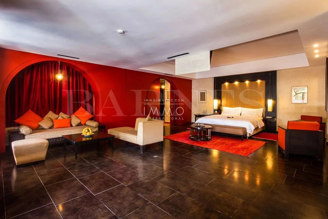 Palais d’hôtes d’exception à vendre – palmeraie – 19 suites – domaine de 2,2 hectares